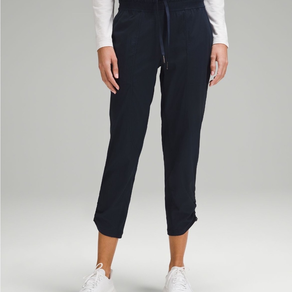 Lululemon cropped Dance Studio